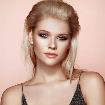 Nuanțe de blond potrivite pentru fete cu ochi verzi