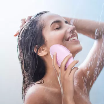 Hands OFF: Foreo îți aduce rutină de curățare facială la un alt nivel cu tehnologia de înfrumusețare
