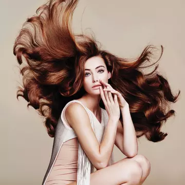 Tratamentul Luminoil cu acid hialuronic – secretul unui păr hidratat și strălucitor