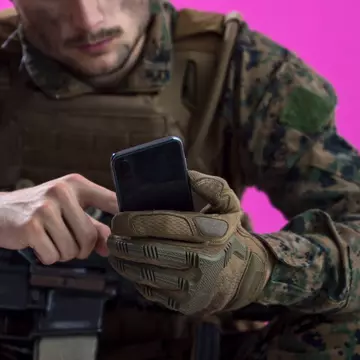 Dialog incredibil între un soldat rus care a jefuit o casă din Ucraina și soția lui: „Am furat niște produse cosmetice pentru tine de aici. Adidașii sunt de damă, sunt de firmă”