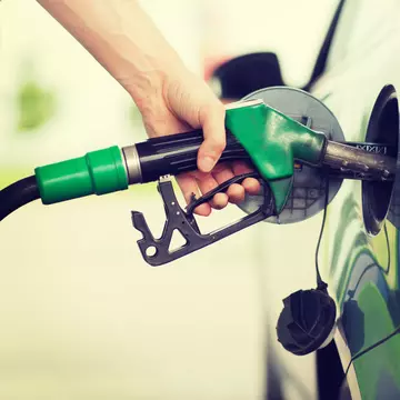 Cât costă benzina și motorina acum în România, după isteria de marți