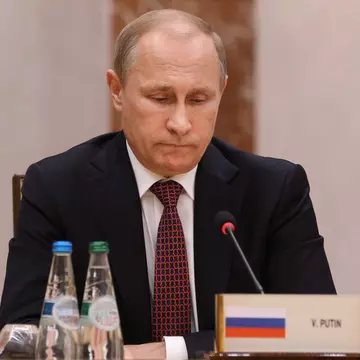 Cine decide dacă Vladimir Putin este criminal de război?