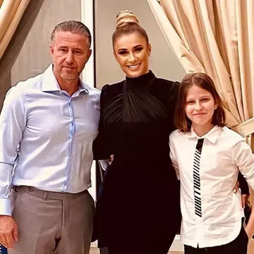 Cât îi costă pe Anamaria Prodan și Laurențiu Reghecampf educația fiului lor. Bebe urmează o școală privată