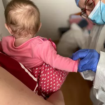 Asociația Dăruiește Aripi lansează o platformă în ajutorul copiilor ucraineni bolnavi de cancer, în parteneriat cu Societatea Română de Onco-Hematologie Pediatrică (SROHP), dezvoltată de Code for România 