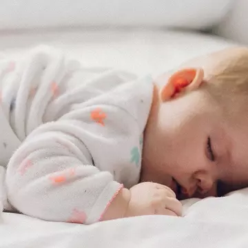 Ce tulburări respiratorii și de somn pot apărea la bebeluși?
