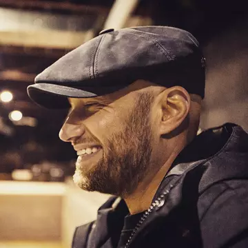 Mihai Bendeac, filmat în stare de ebrietate în timp ce și-a dat pantalonii jos în mijlocul străzii