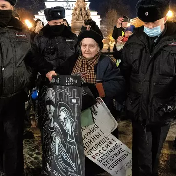 Povestea Elenei Osipova, protestatara de 78 de ani arestată la manifestați anti-război din Sankt Petersburg