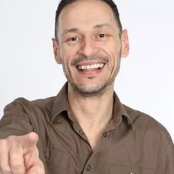 George Vintilă s-a infectat cu varianta Omicron a coronavirusului la un concert: „A dat COVID cu mine de pereți, vedeam și verde, și roz”