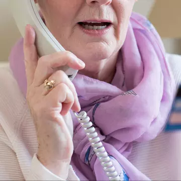 Zeci de bolnavi de cancer și diabet au fost înșelați în masă, comandând medicamente care nu se găsesc în România