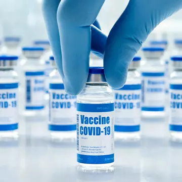 Ministrul Sănătății, despre ce se va întâmpla cu vaccinurile anti-COVID-19: „Sunt cantități foarte mari care depășesc capacitatea de stocare în România”