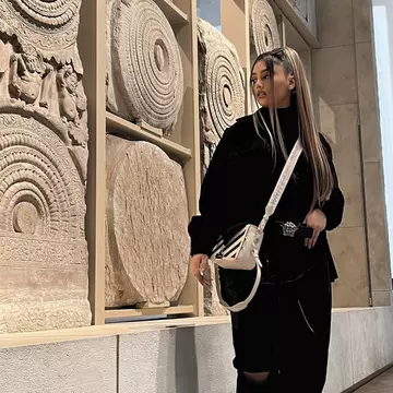 A zăcut inconștientă pe pământ, fără ca nimeni să-i ofere ajutorul! „Scriu asta cu lacrimi în ochi”