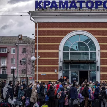 Atac cu rachete în gara din Kramatorsk, în timp ce civilii erau evacuați. „Zeci de morți și răniți”