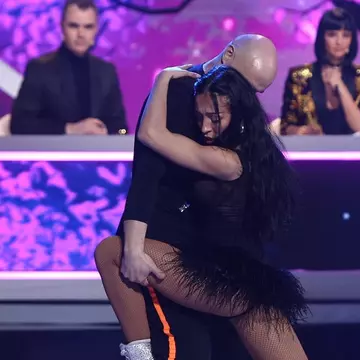 Ruby, show pe gheață într-o pereche unică de patine