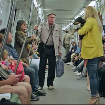 #dogpoopgirl: Filmul românesc care îți arată o nouă față a cancel culture