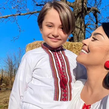 Cum își pedepsește Andreea Mantea băiatul când greșește