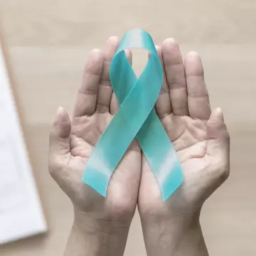 Ziua mondială de luptă împotriva cancerului ovarian: tot ce știm despre boala pentru care nu există teste de depistare în stare incipientă