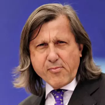 Fiica adoptivă a lui Ilie Năstase ar avea cont pe un site dedicat bărbaților