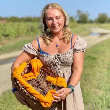 Fosta soție a lui Bebe Cotimanis, Florina Mărcuță, studentă în anul I la Teologie. „Am zis să fac ceva mai mult”