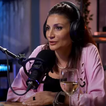 Ioana Ginghină are o soră vitregă pe care nu a cunoscut-o niciodată