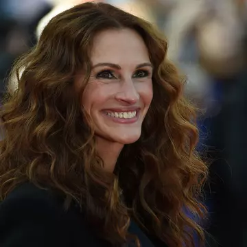 Julia Roberts, siluetă de invidiat la 57 de ani, în costum de baie roz