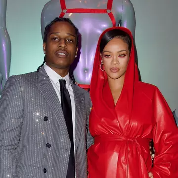 Rihanna a devenit mamă pentru prima oară