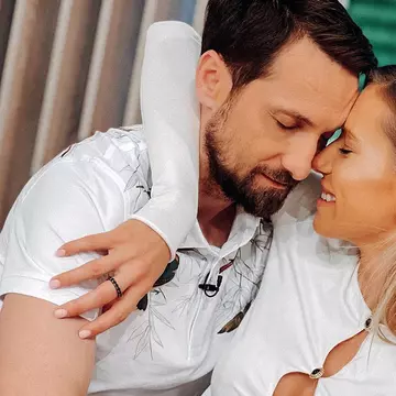 Ce le-a transmis Gabriela Oțil celor care au criticat-o că iese în club cu fetele când are copil mic acasă