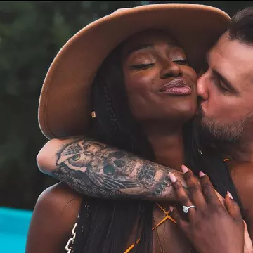 Cum răspunde Florin Ristei valului de remarci rasiste la adresa logodnicei lui, Naomi Hedman