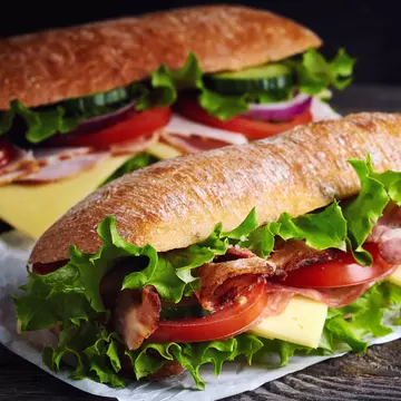 Angajata unui fast food, ucisă de un client nemulțumit de sendvișul comandat
