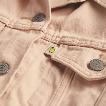 Tendinta acestui sezon: lookuri monocrome din colectia Levi’s Fresh