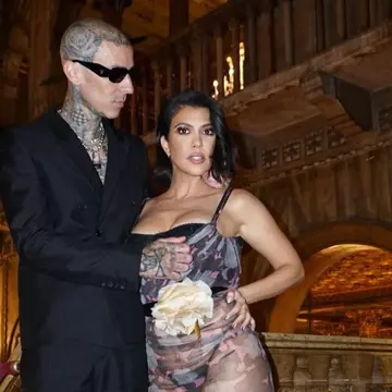 Cum se simte Travis Barker după ce a fost spitalizat cu pancreatită. „Avea dureri îngrozitoare”