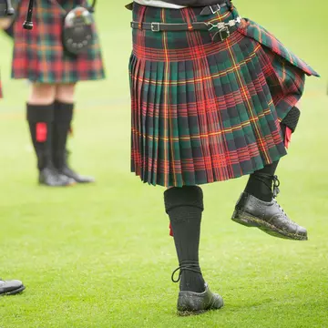 De ce poartă scoțienii fustă! Ce este celebrul kilt din tartan