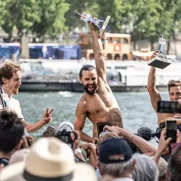Record mondial și aur, la sărituri de la mare înălțime, obținute de sportivul român Cătălin Preda, la Paris!