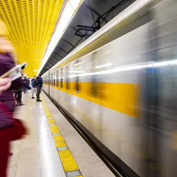 Incident la metroul din București. Pasagerii, evacuați din tren în urma unor defecțiuni tehnice