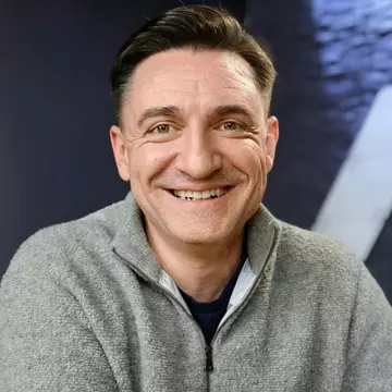 Cum arată și ce vârstă are soția lui George Buhnici