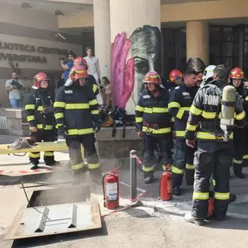 Incendiu cauzat de o explozie într-un canal tehnologic din București, lângă Biblioteca Centrală Universitară. Un muncitor de 50 de ani a murit
