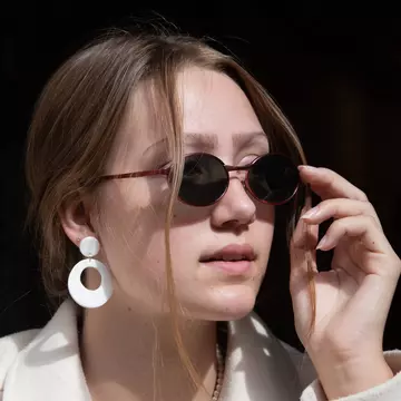 Optează pentru un aspect natural: Află cum poți avea o apariție elegantă fără a recurge la machiaj
