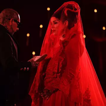 Cele mai neobișnuite rochii de mireasă ale vedetelor. Emily Ratajkowski: „Niciodată nu mi-am dorit să port alb”