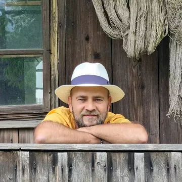 Ce planuri are Cosmin Seleși după plecarea de la Antena 1. Actorul pregătește o surpriză pentru public