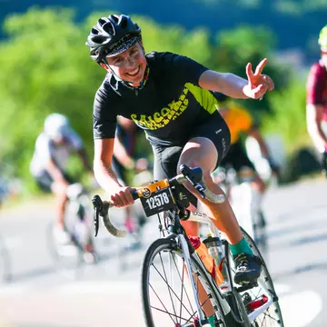 Toți pasionații de ciclism de peste 10 ani sunt așteptați la prima ediție a legendarei competiții pentru amatori, L’Étape România by Tour de France, ce va avea loc la București