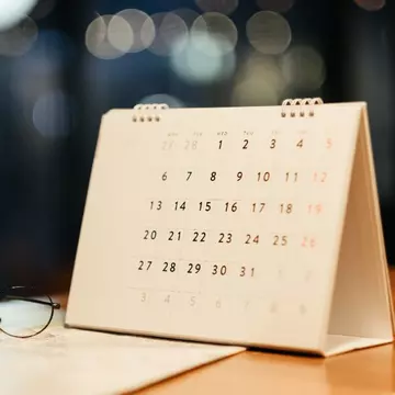 Minivacanța lunii august. Câte zile libere de la stat vor avea angajații