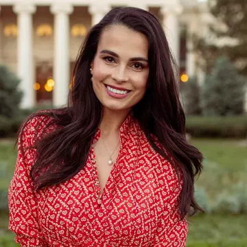 Sarah, fiica cea mare a Ancăi Serea, copia fidelă a mamei sale. Adolescenta a împlinit 15 ani