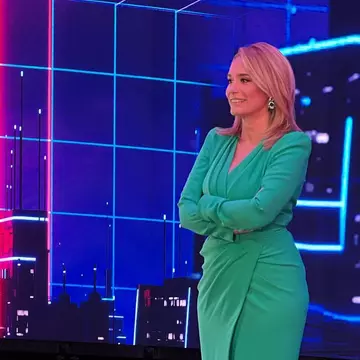 Andreea Esca, apariție impecabilă la Untold. Cum arată și cât a costat rochia purtată de jurnalistă