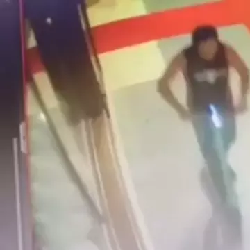 Alertă în Capitală. Două femei, înțepate de un bărbat care se deplasa pe o trotinetă. Polița îl caută pe agresor