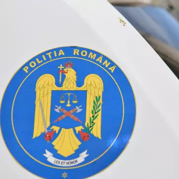 Anchetă în Poliția Română, după ce o poză cu două polițiste stând la cafea s-a viralizat