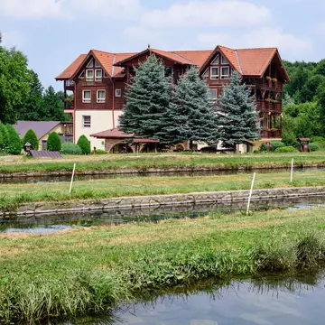 10 păstrăvării din România unde poți să mergi în vacanță