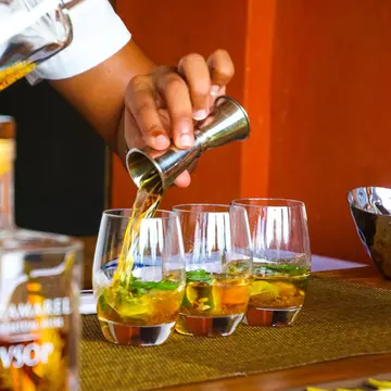 Cocktailurile – atracția petrecerilor de vară