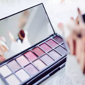 Cele mai bune produse de frumusețe și îngrijire personală pe care orice femeie ar trebui să le aibă