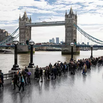 Prima persoană care i-a adus un omagiu Reginei Elisabeta a II-a la Westminster Hall a stat 50 de ore la coadă