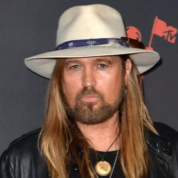 Billy Ray Cyrus s-a logodit cu Firerose. Soția lui a depus actele de divorț în urmă cu cinci luni