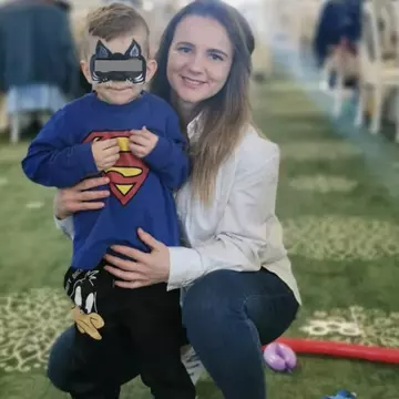 Ce s-a întâmplat înainte de sinuciderea femeii din Găești căreia i s-a înecat fiul în piscină. Ce spun martorii